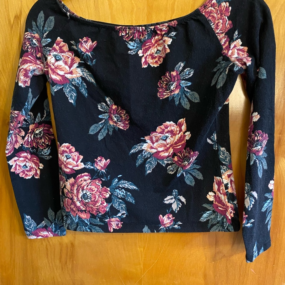 Charlotte Russe Black Fitted Long Sleeve Crop Blouse - Picture 3 of 6